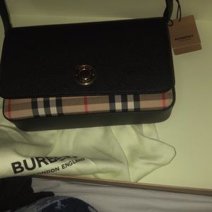 Burberry purse